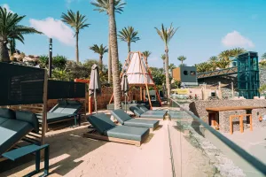 R2 Lagoon Beach Club