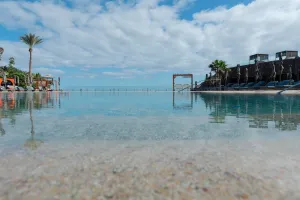 R2 Lagoon Beach Club