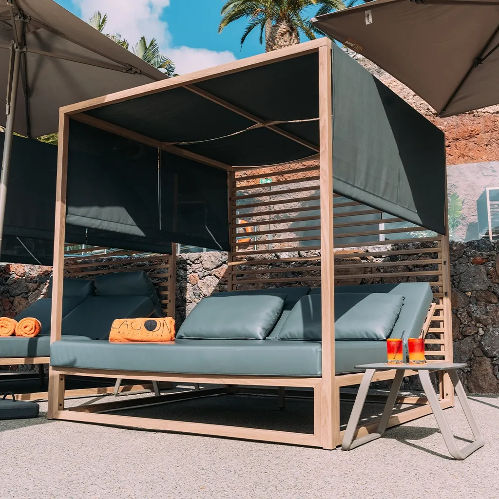 R2 Lagoon Beach Club
