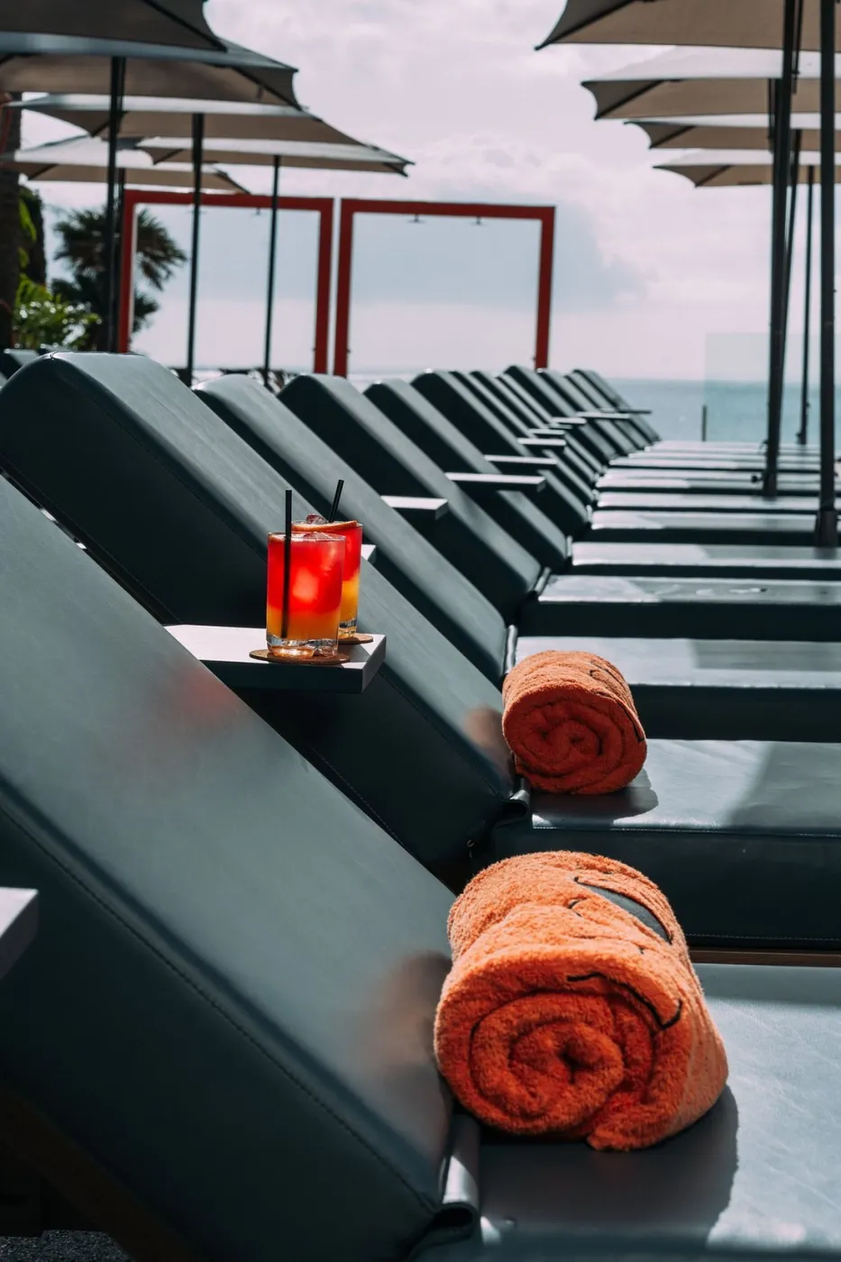 R2 Lagoon Beach Club