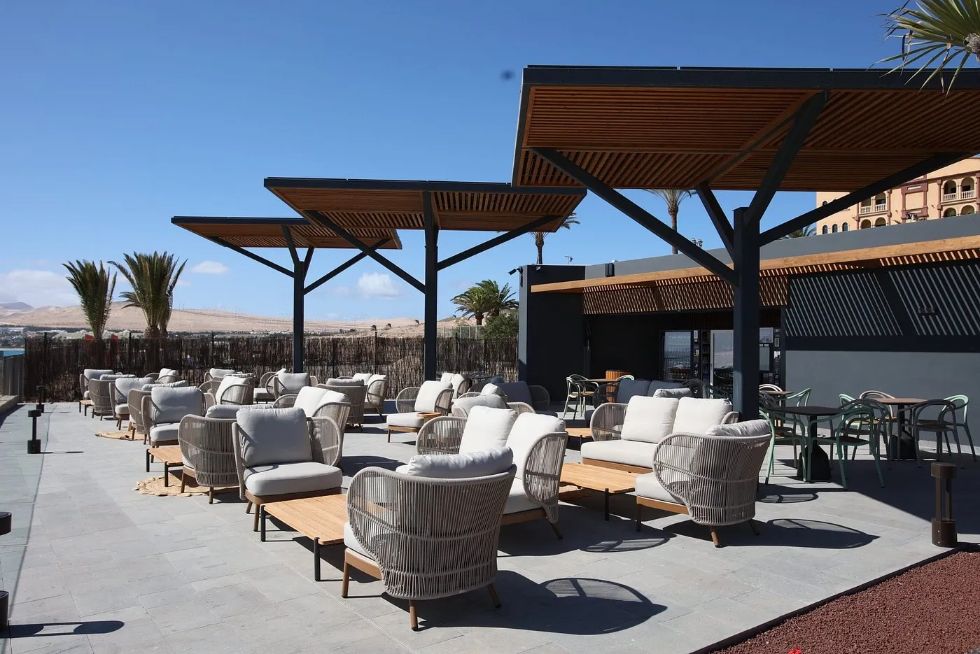 R2 Lagoon Beach Club